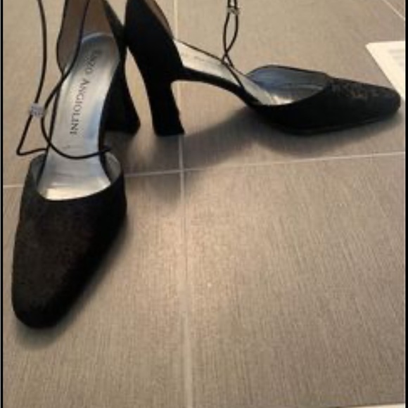 Black lace pointed heels great condition barley worn - Picture 3 of 3